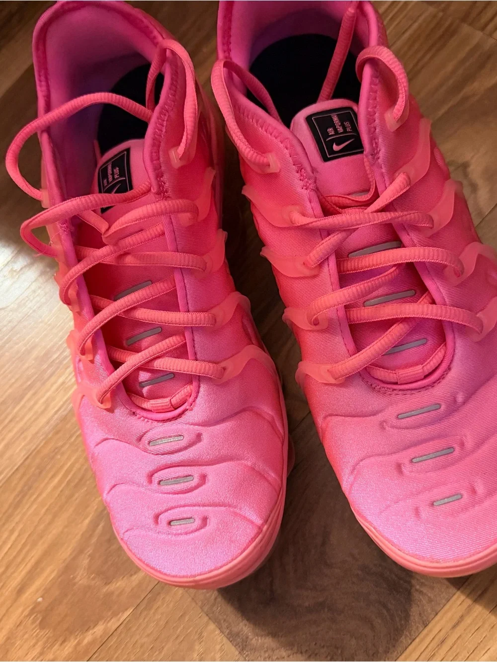 Nike Vapormax Plus bold neon